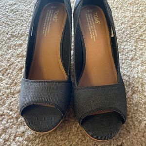 Unworn Toms wedge sandals